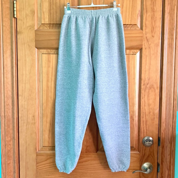 Boy’s size 18-20 Soffe University of Tennessee gray sweatpants with UT emblem - Picture 3 of 7